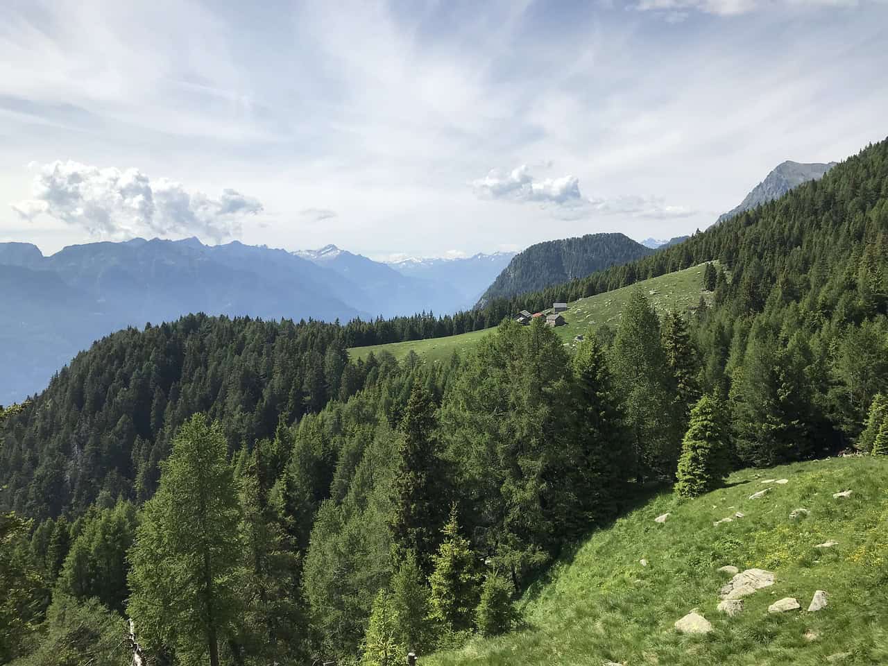 מעלה רכבל לפיצו די קארלו מעל בלינצונה