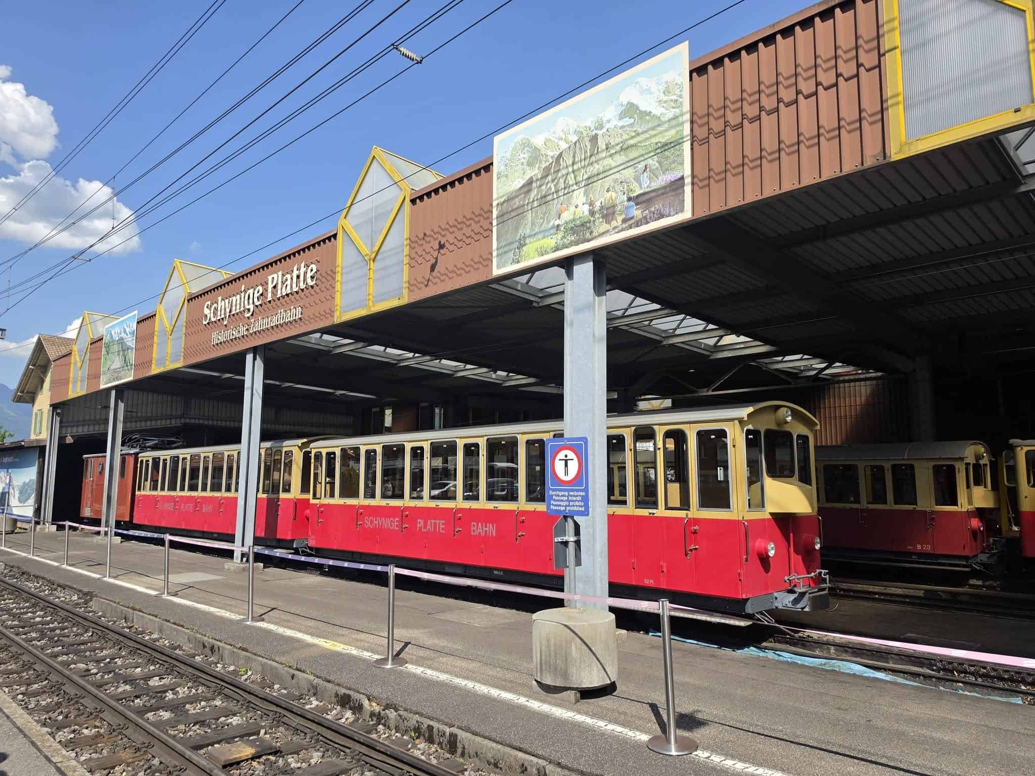 תחנת הרכבת בשיניגה פלאטה (שחר רגב)